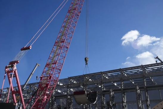 大红柳滩挑撰项目球磨机主体装备装置事情正式启动